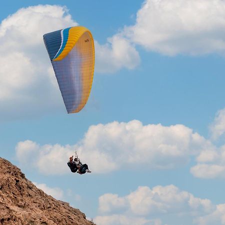 Hotel Al Badayer Retreat By Sharjah Collection Margham Zewnętrze zdjęcie Tandem paragliding
