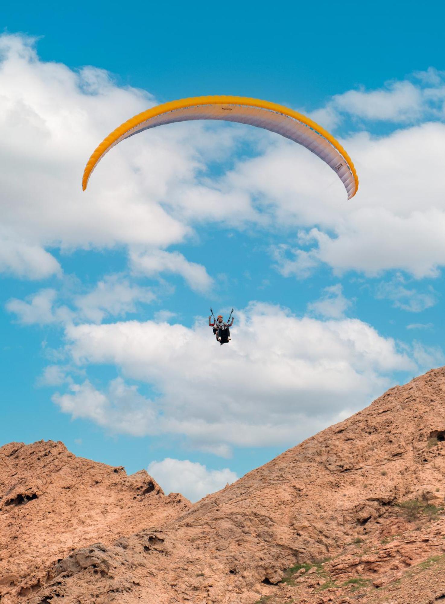 Hotel Al Badayer Retreat By Sharjah Collection Margham Zewnętrze zdjęcie Parachute landing at the top of the hill