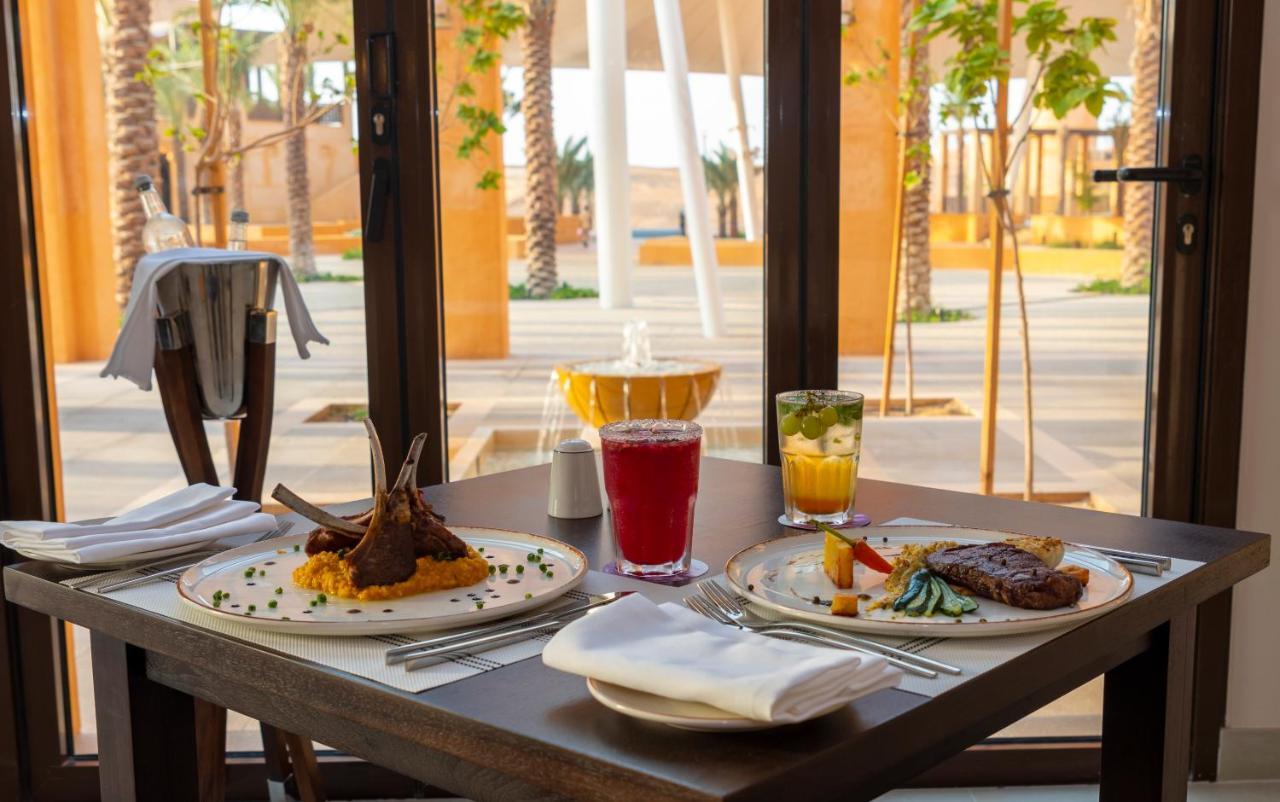 Hotel Al Badayer Retreat By Sharjah Collection Margham Zewnętrze zdjęcie A meal at a restaurant